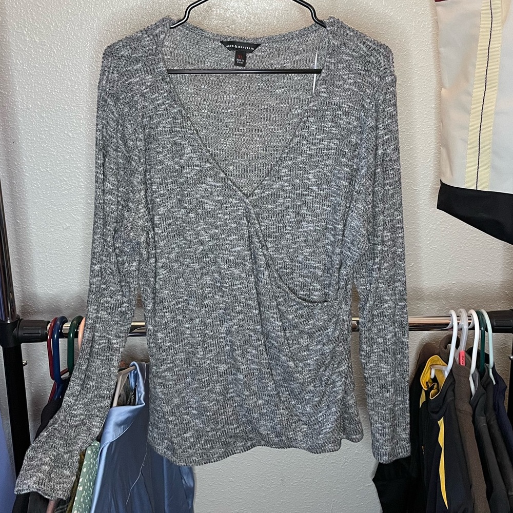 Grey Rock and Republic Top